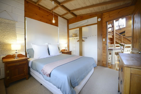 Queen Size Bed Room + Separate Bathroom - Eagle View Esperance